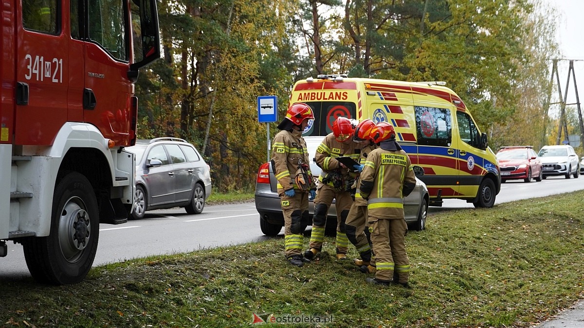 Kolizja dwóch aut na Goworowskiej [15.10.2026] - zdjęcie #16 - eOstroleka.pl