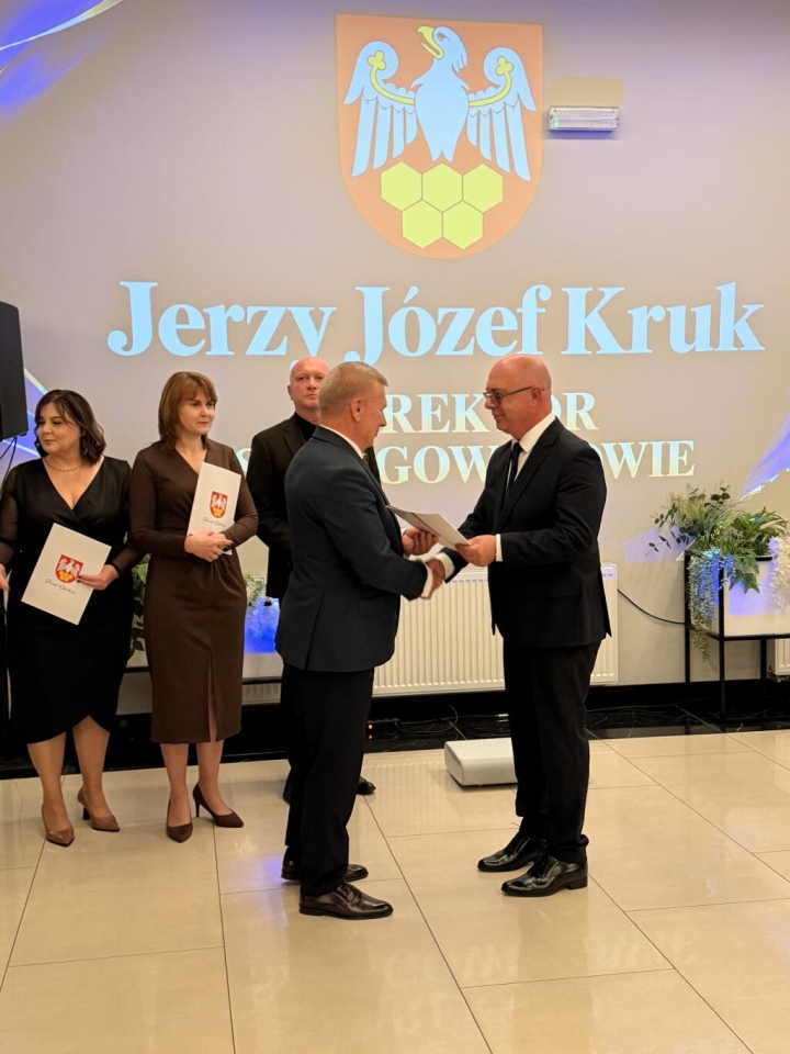 „Efekty tej pracy widać po latach”. Powiatowe obchody Dnia Edukacji Narodowej [15.10.2026] - zdjęcie #10 - eOstroleka.pl