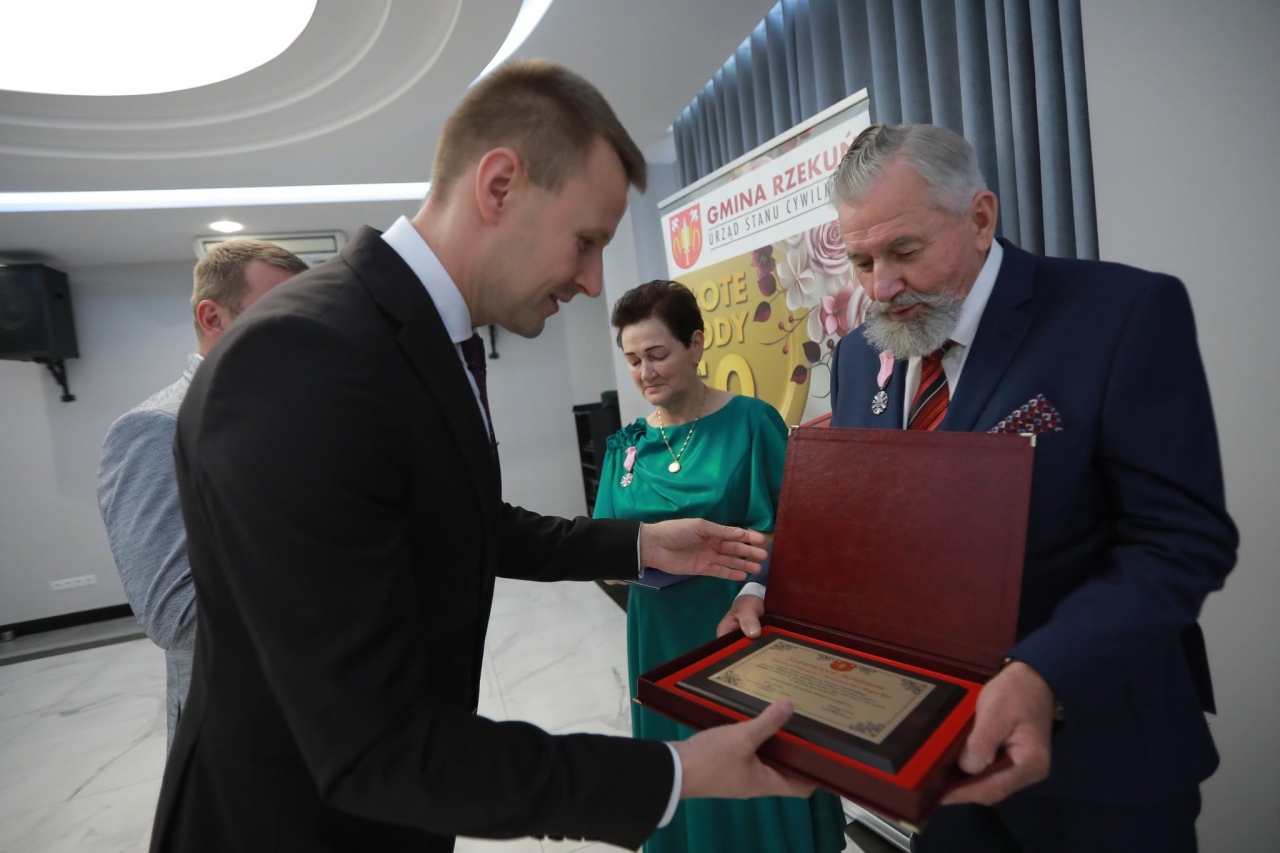 Medale i wyróżnienia dla małżeństw z gminy Rzekuń [13.10.2026]] - zdjęcie #74 - eOstroleka.pl