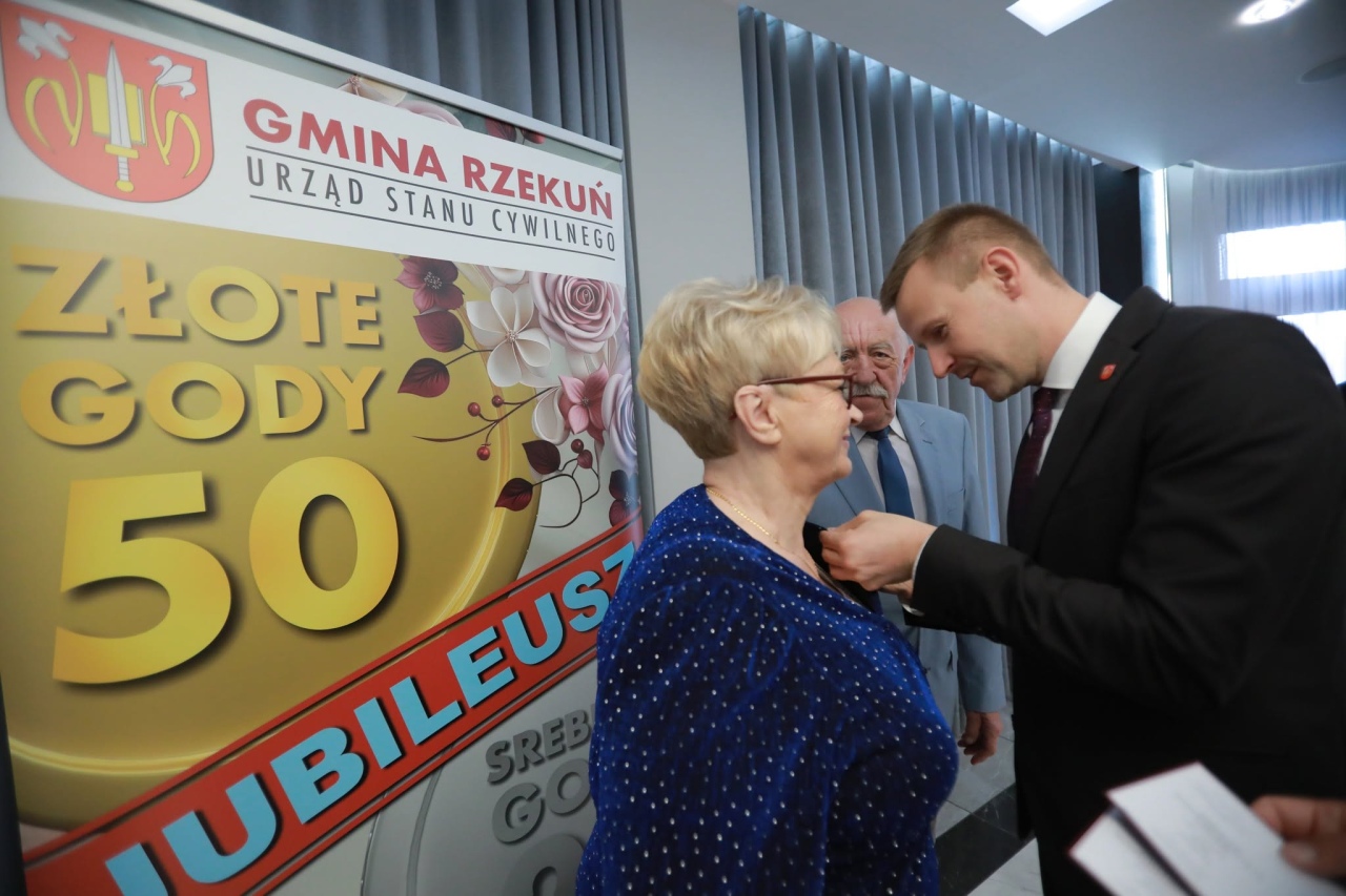 Medale i wyróżnienia dla małżeństw z gminy Rzekuń [13.10.2026]] - zdjęcie #73 - eOstroleka.pl