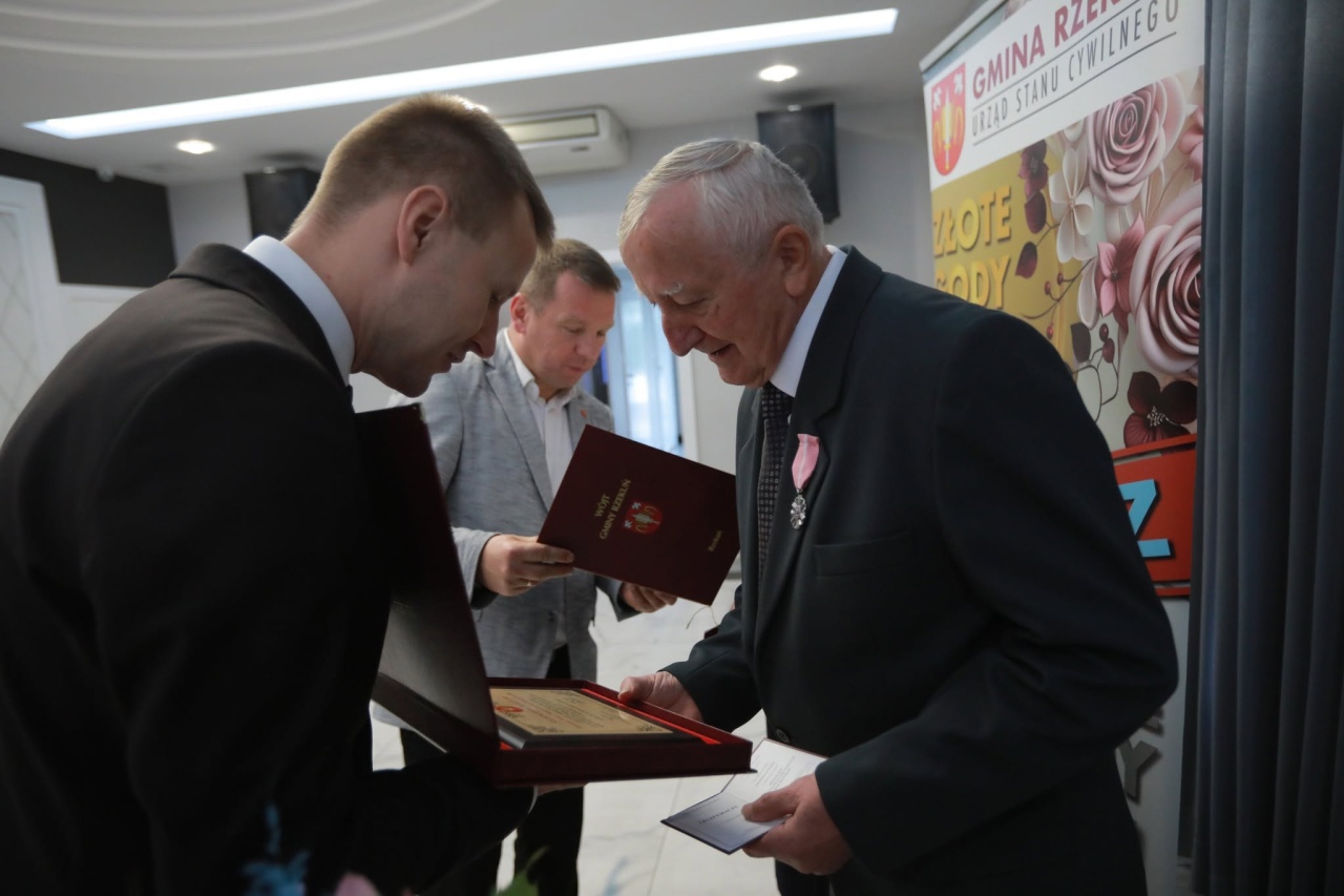 Medale i wyróżnienia dla małżeństw z gminy Rzekuń [13.10.2026]] - zdjęcie #10 - eOstroleka.pl