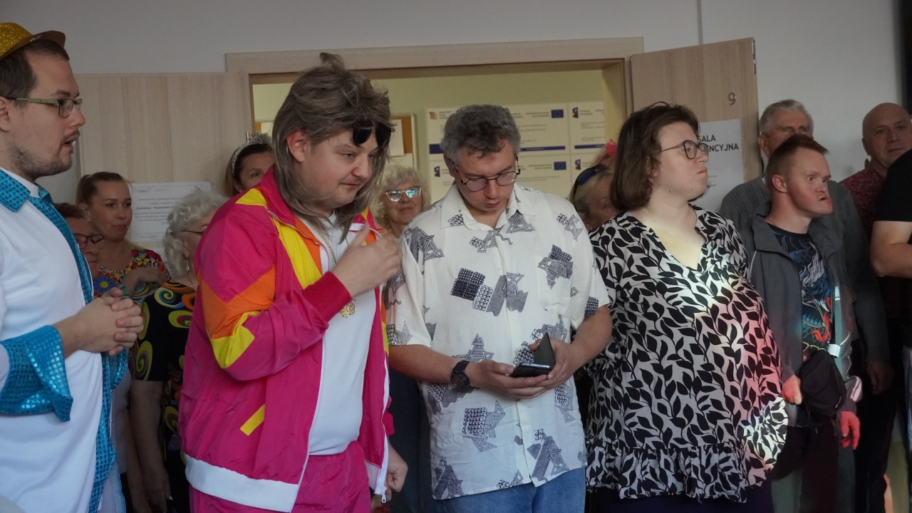 Bal Neonowe Skrzydła dla podopiecznych WTZ Motylki [17.10.2026] - zdjęcie #88 - eOstroleka.pl