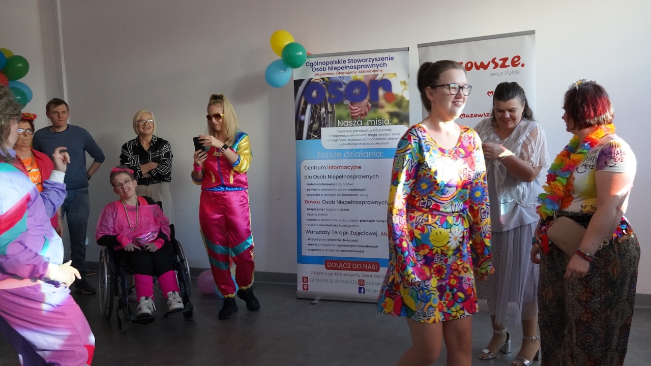 Bal Neonowe Skrzydła dla podopiecznych WTZ Motylki [17.10.2026] - zdjęcie #87 - eOstroleka.pl