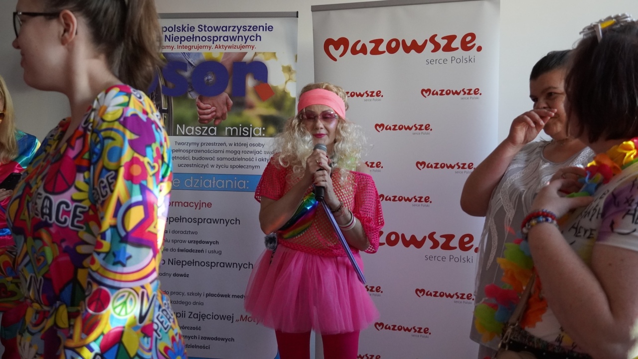 Bal Neonowe Skrzydła dla podopiecznych WTZ Motylki [17.10.2026] - zdjęcie #84 - eOstroleka.pl