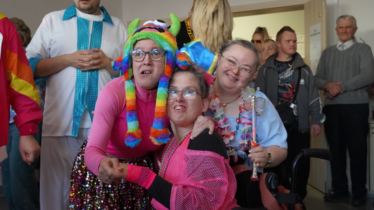 Bal Neonowe Skrzydła dla podopiecznych WTZ Motylki [17.10.2026] - zdjęcie #77 - eOstroleka.pl