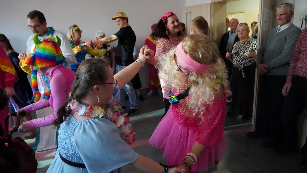 Bal Neonowe Skrzydła dla podopiecznych WTZ Motylki [17.10.2026] - zdjęcie #72 - eOstroleka.pl