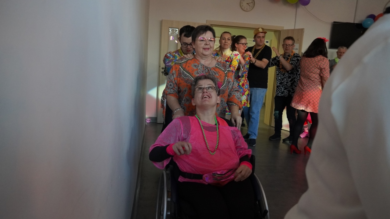 Bal Neonowe Skrzydła dla podopiecznych WTZ Motylki [17.10.2026] - zdjęcie #56 - eOstroleka.pl