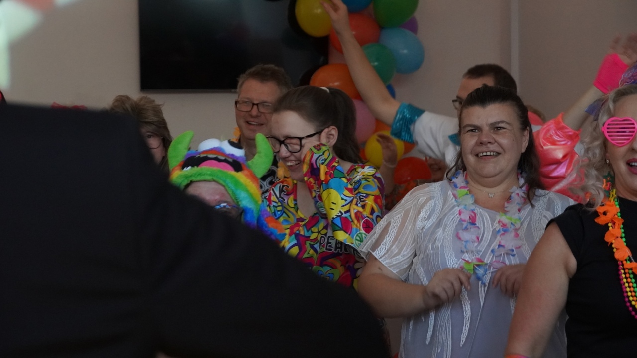 Bal Neonowe Skrzydła dla podopiecznych WTZ Motylki [17.10.2026] - zdjęcie #43 - eOstroleka.pl