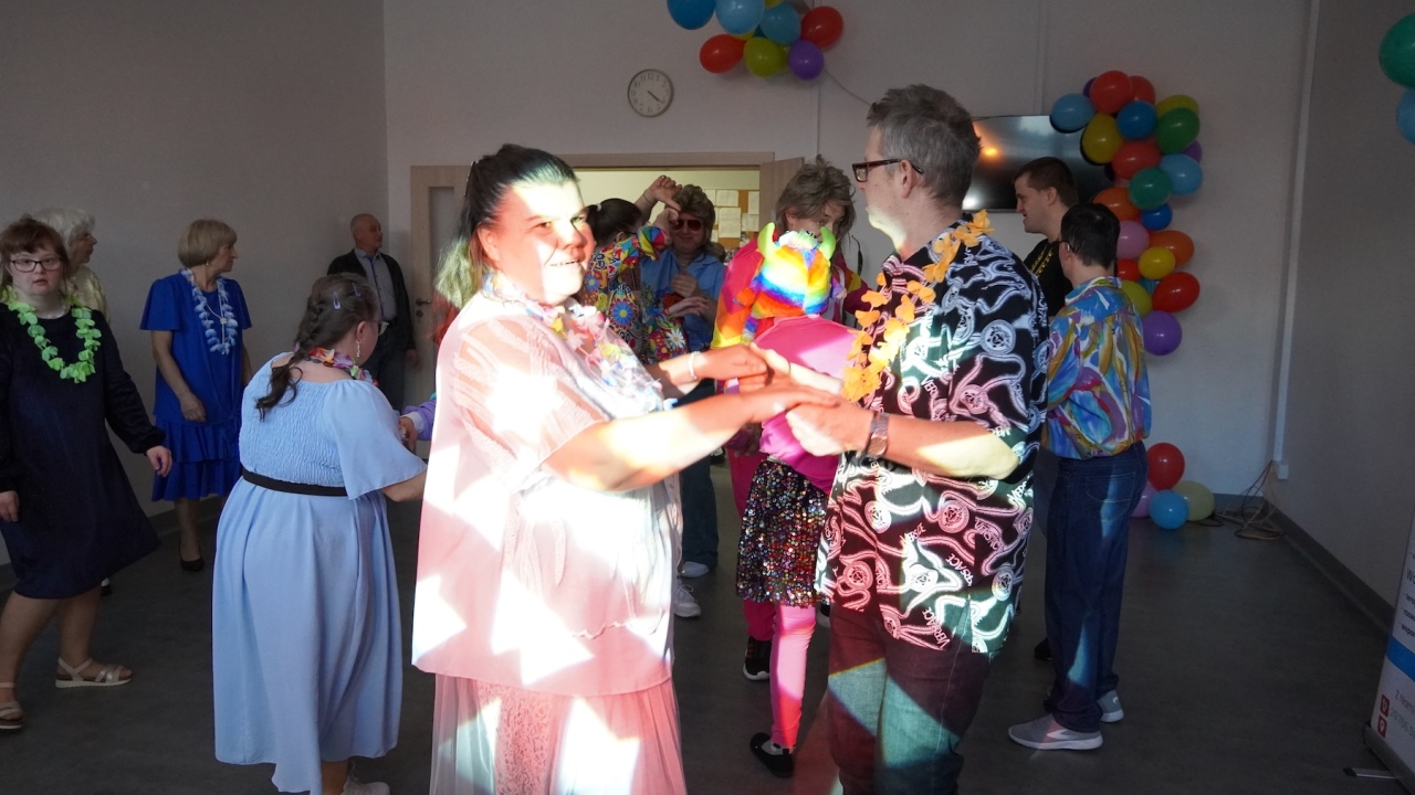Bal Neonowe Skrzydła dla podopiecznych WTZ Motylki [17.10.2026] - zdjęcie #24 - eOstroleka.pl