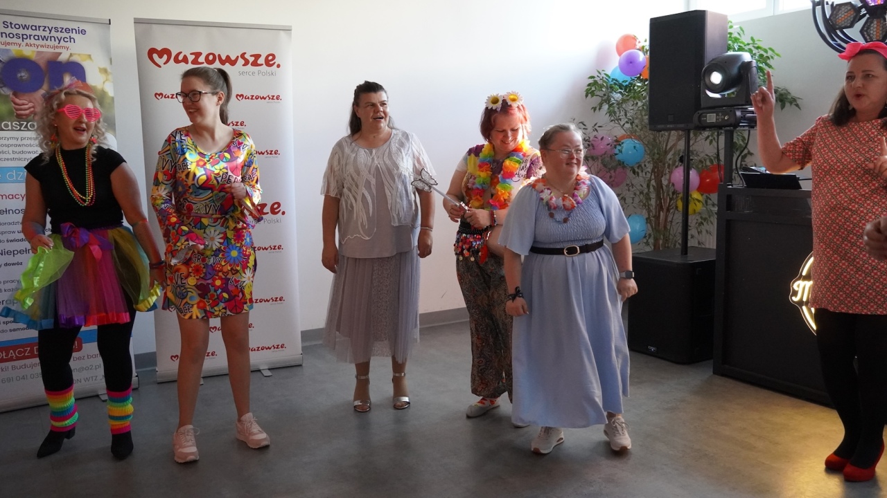 Bal Neonowe Skrzydła dla podopiecznych WTZ Motylki [17.10.2026] - zdjęcie #92 - eOstroleka.pl