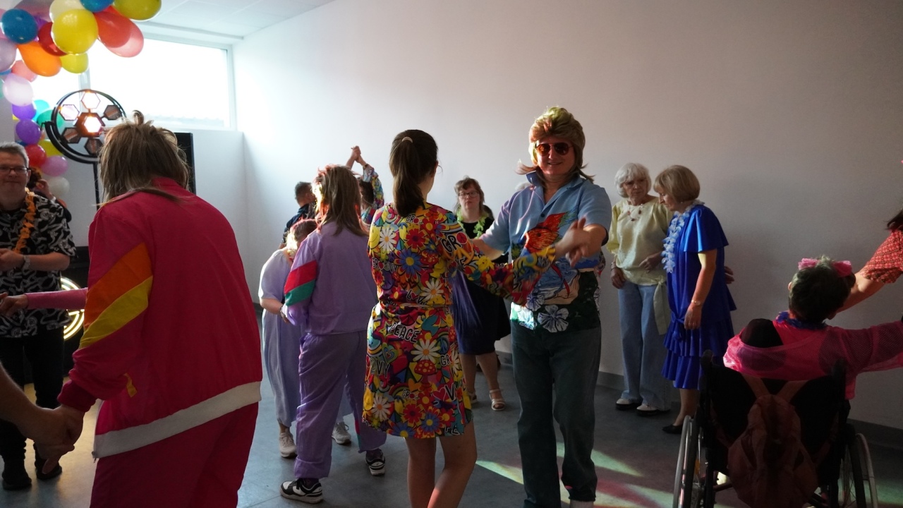 Bal Neonowe Skrzydła dla podopiecznych WTZ Motylki [17.10.2026] - zdjęcie #19 - eOstroleka.pl
