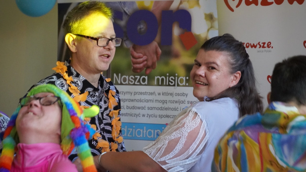 Bal Neonowe Skrzydła dla podopiecznych WTZ Motylki [17.10.2026] - zdjęcie #12 - eOstroleka.pl