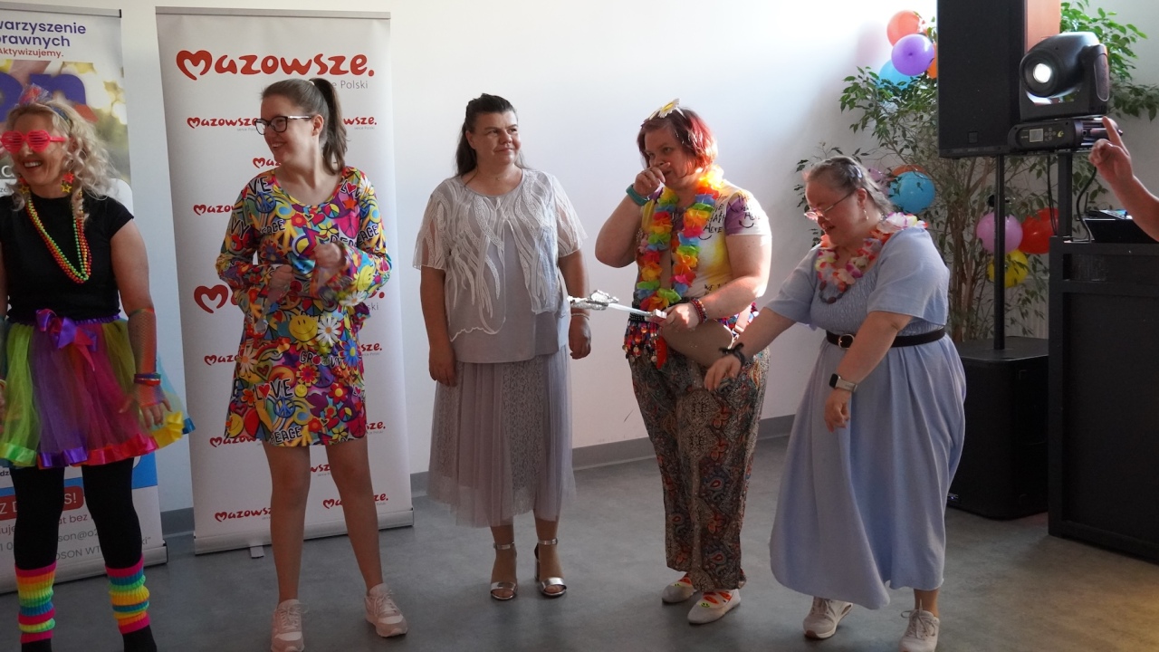 Bal Neonowe Skrzydła dla podopiecznych WTZ Motylki [17.10.2026] - zdjęcie #91 - eOstroleka.pl
