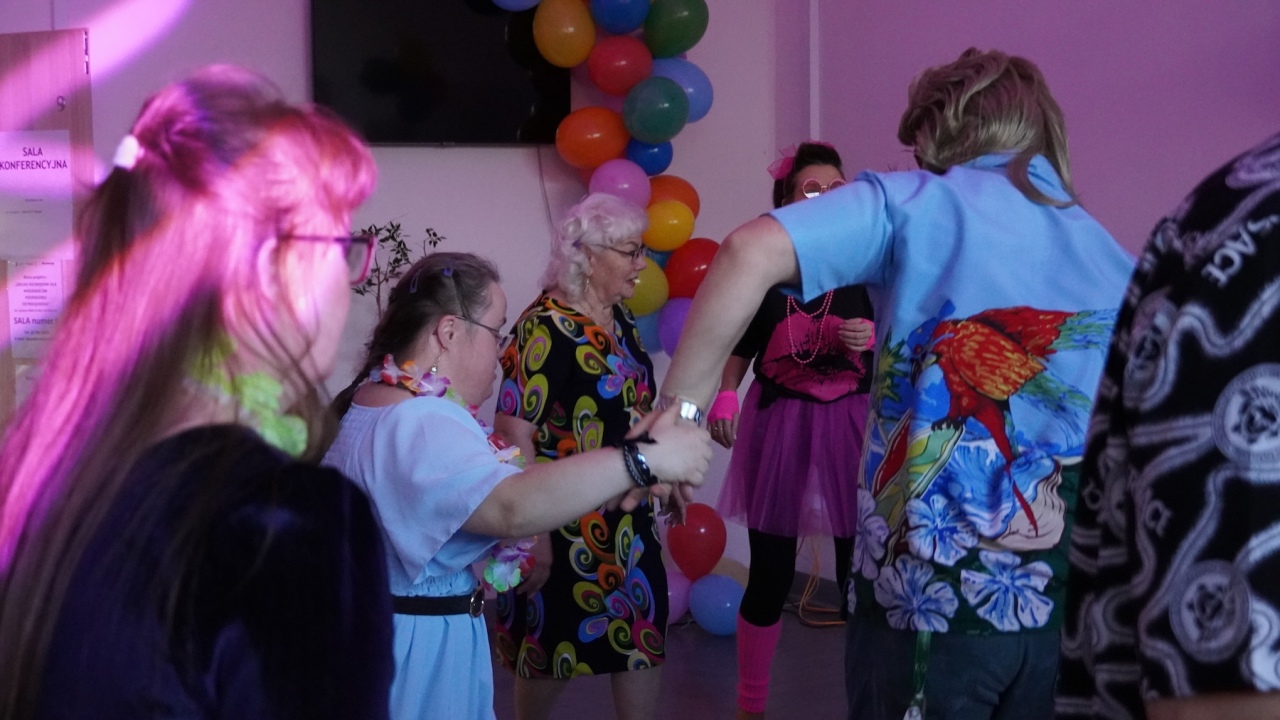 Bal Neonowe Skrzydła dla podopiecznych WTZ Motylki [17.10.2026] - zdjęcie #6 - eOstroleka.pl