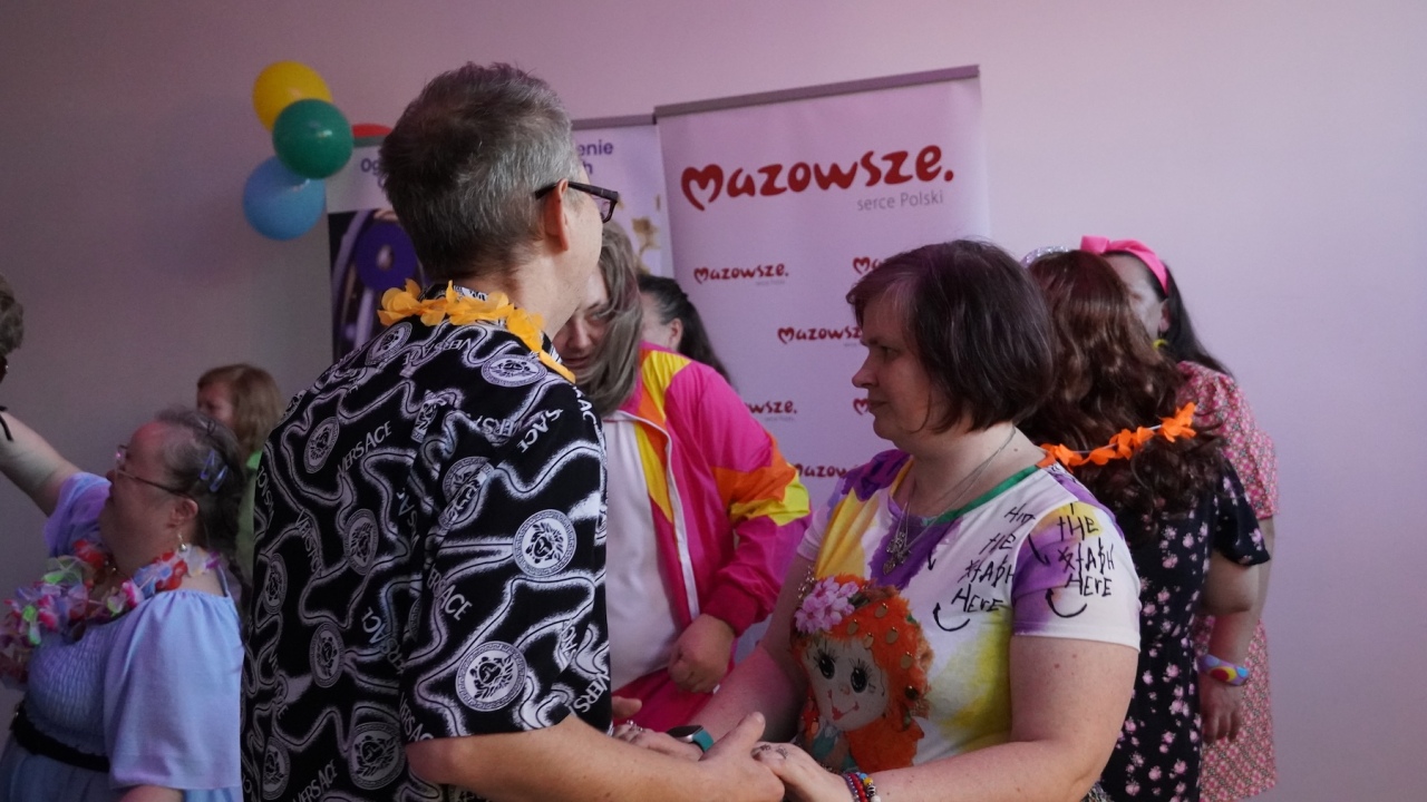 Bal Neonowe Skrzydła dla podopiecznych WTZ Motylki [17.10.2026] - zdjęcie #5 - eOstroleka.pl