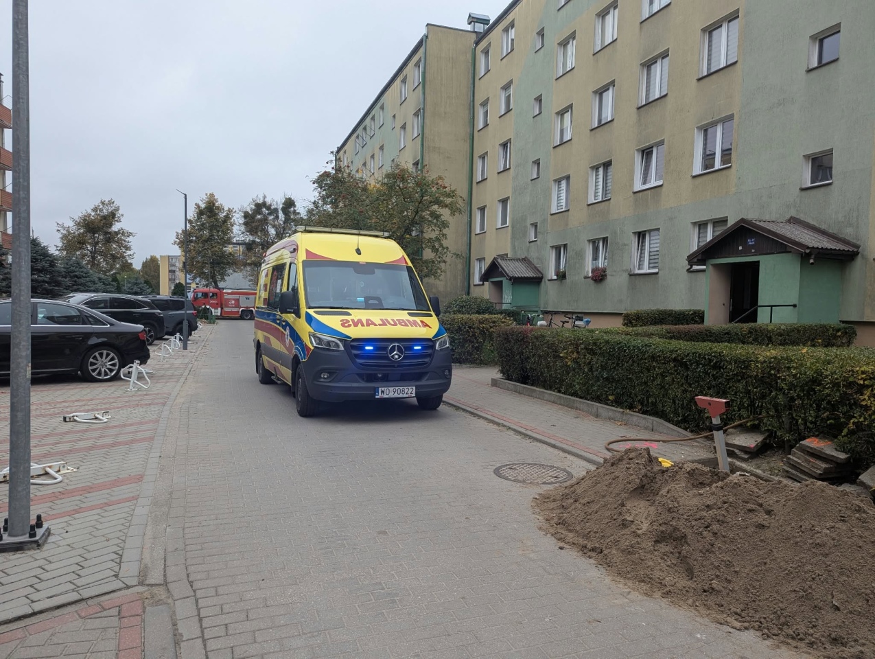 Akcja ratunkowa w bloku przy Witosa [19.10.2026] - zdjęcie #6 - eOstroleka.pl
