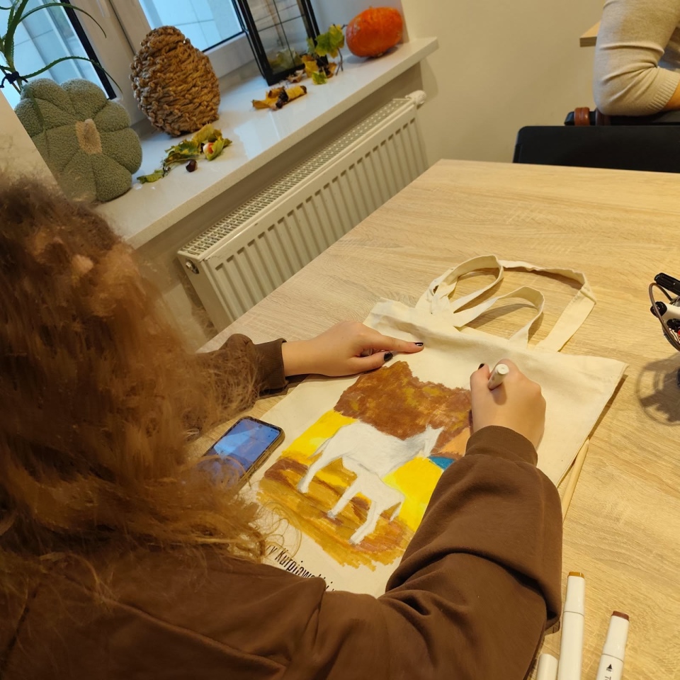 Wyjątkowe torby z ostrołęcką architekturą. Mieszkańcy tworzyli je w muzeum! [20.10.2026] - zdjęcie #1 - eOstroleka.pl