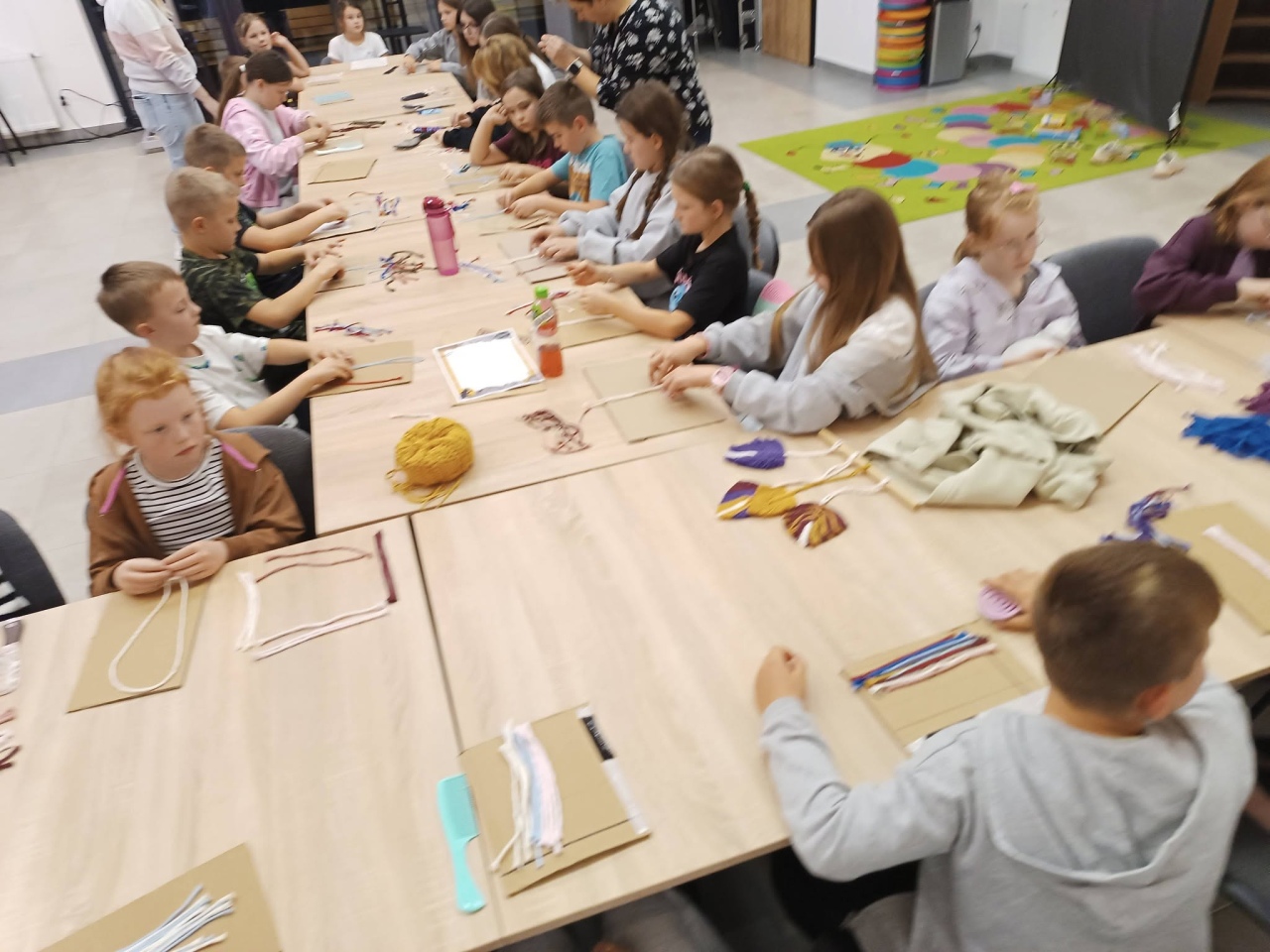 Cicha biblioteka? Nie tym razem! Noc Bibliotek w Laskowcu pełna emocji [16.10.2026] - zdjęcie #10 - eOstroleka.pl