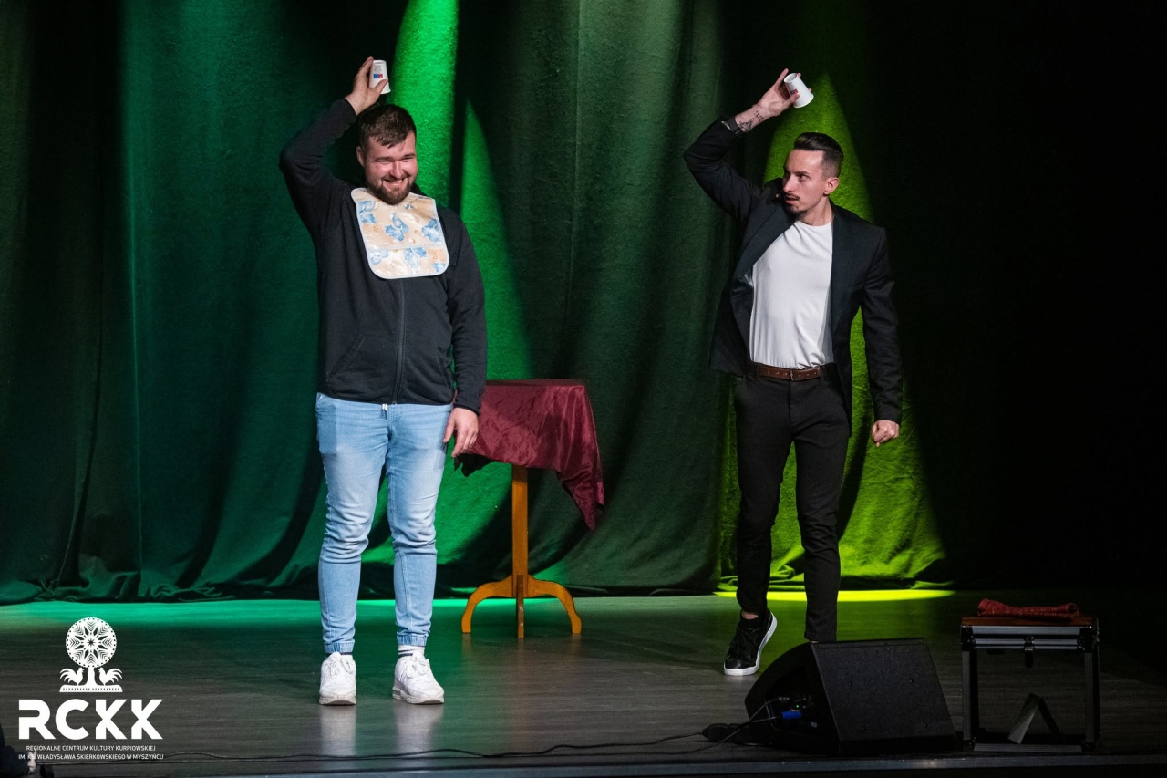 Pokaz iluzjonisty w RCKK w Myszyńcu [17.10.2026] - zdjęcie #16 - eOstroleka.pl