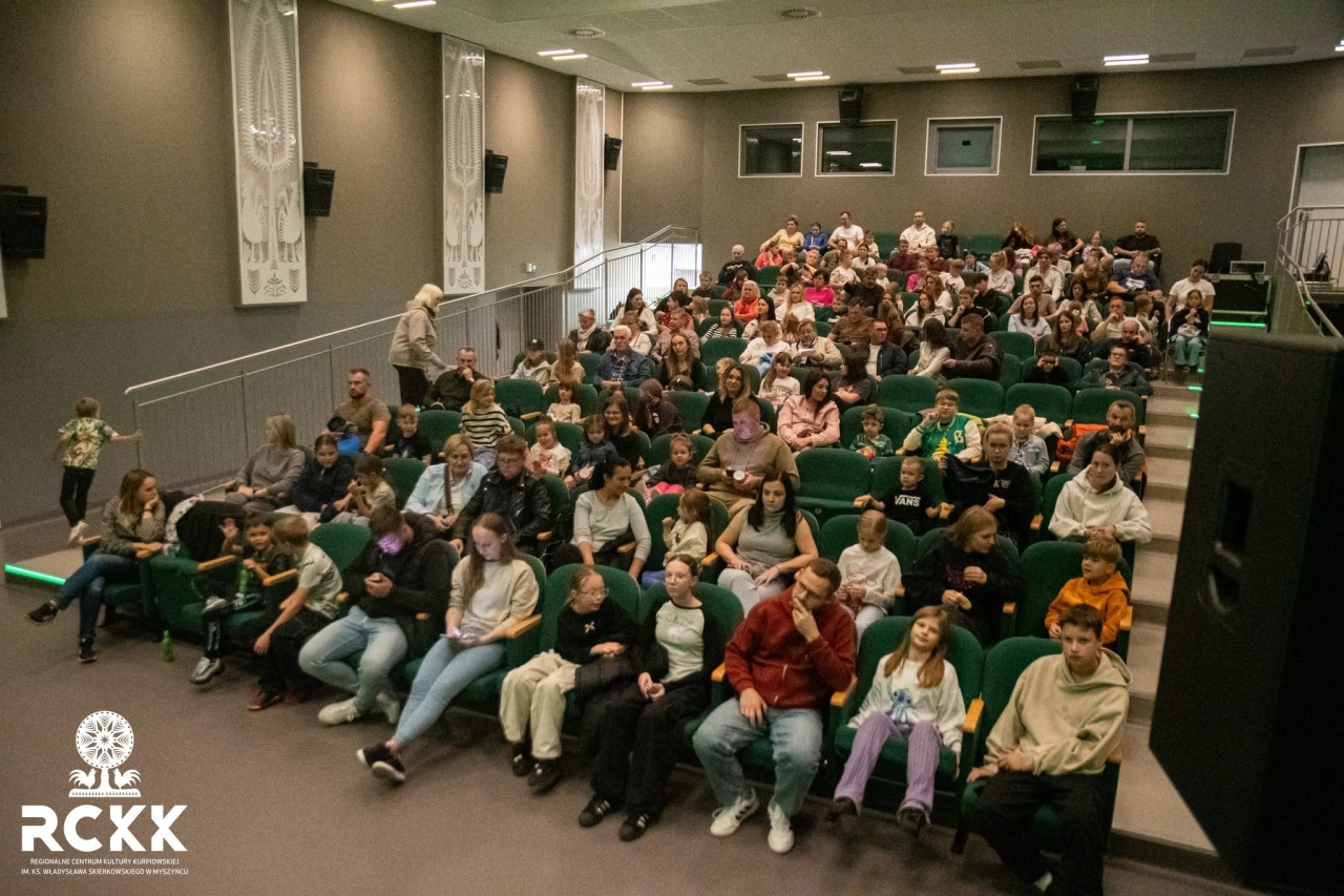 Pokaz iluzjonisty w RCKK w Myszyńcu [17.10.2026] - zdjęcie #7 - eOstroleka.pl