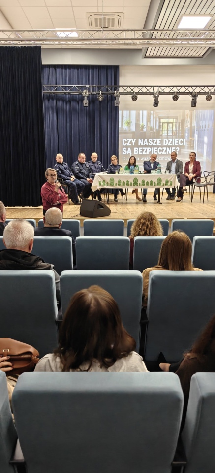 Bezpieczeństwo dzieci najważniejsze. Ważna debata w Kadzidle [21.10.2026] - zdjęcie #15 - eOstroleka.pl