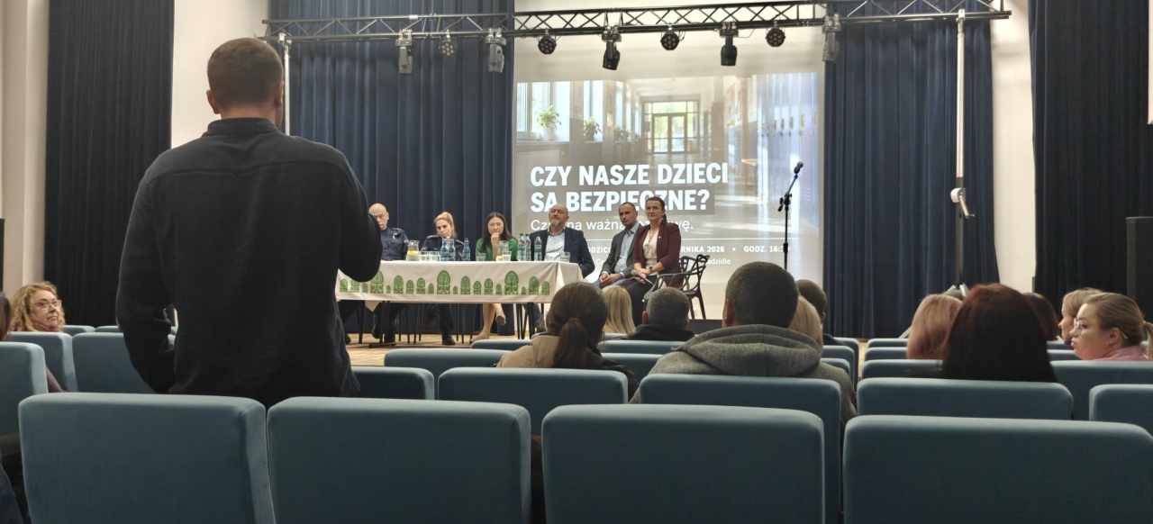 Bezpieczeństwo dzieci najważniejsze. Ważna debata w Kadzidle [21.10.2026] - zdjęcie #11 - eOstroleka.pl
