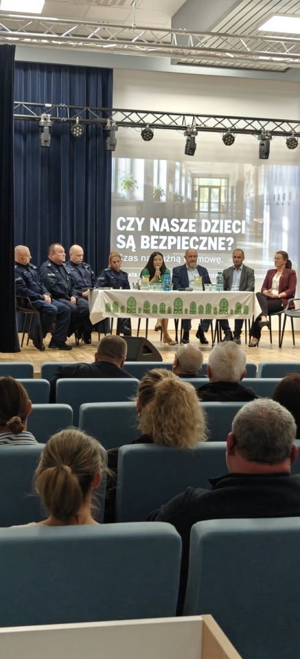 Bezpieczeństwo dzieci najważniejsze. Ważna debata w Kadzidle [21.10.2026] - zdjęcie #7 - eOstroleka.pl
