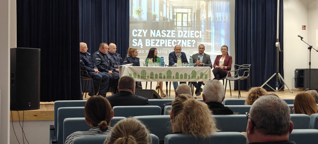 Bezpieczeństwo dzieci najważniejsze. Ważna debata w Kadzidle [21.10.2026] - zdjęcie #2 - eOstroleka.pl