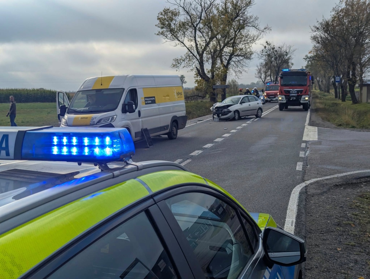 Wypadek w Dylewie [23.10.2026] - zdjęcie #9 - eOstroleka.pl
