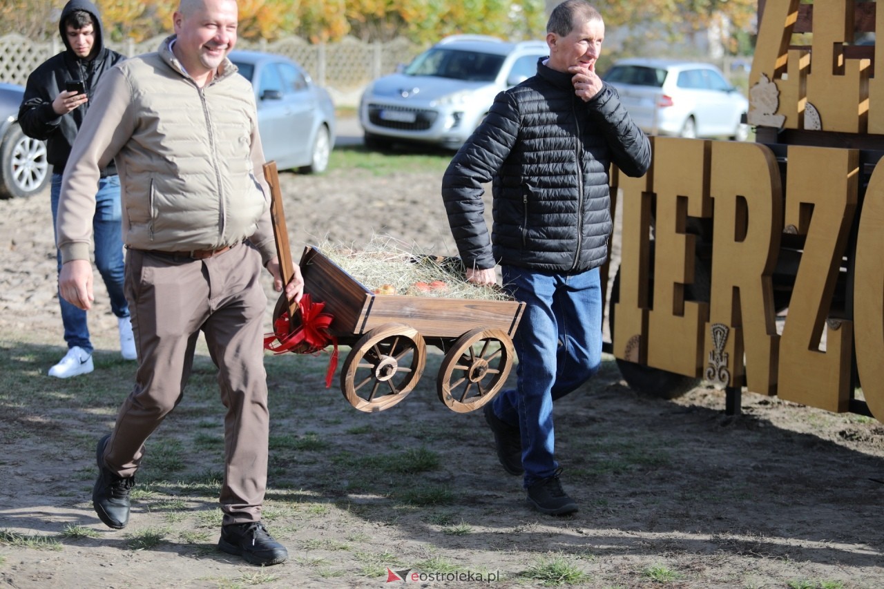 Prezentacja kurpiowskiego witacza we wsi Żebry Wierzchlas [25.10.2026] - zdjęcie #30 - eOstroleka.pl