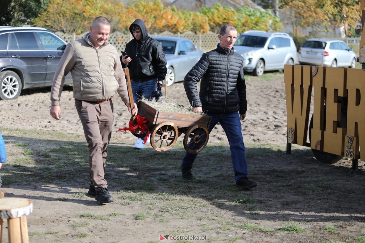 Prezentacja kurpiowskiego witacza we wsi Żebry Wierzchlas [25.10.2026] - zdjęcie #29 - eOstroleka.pl