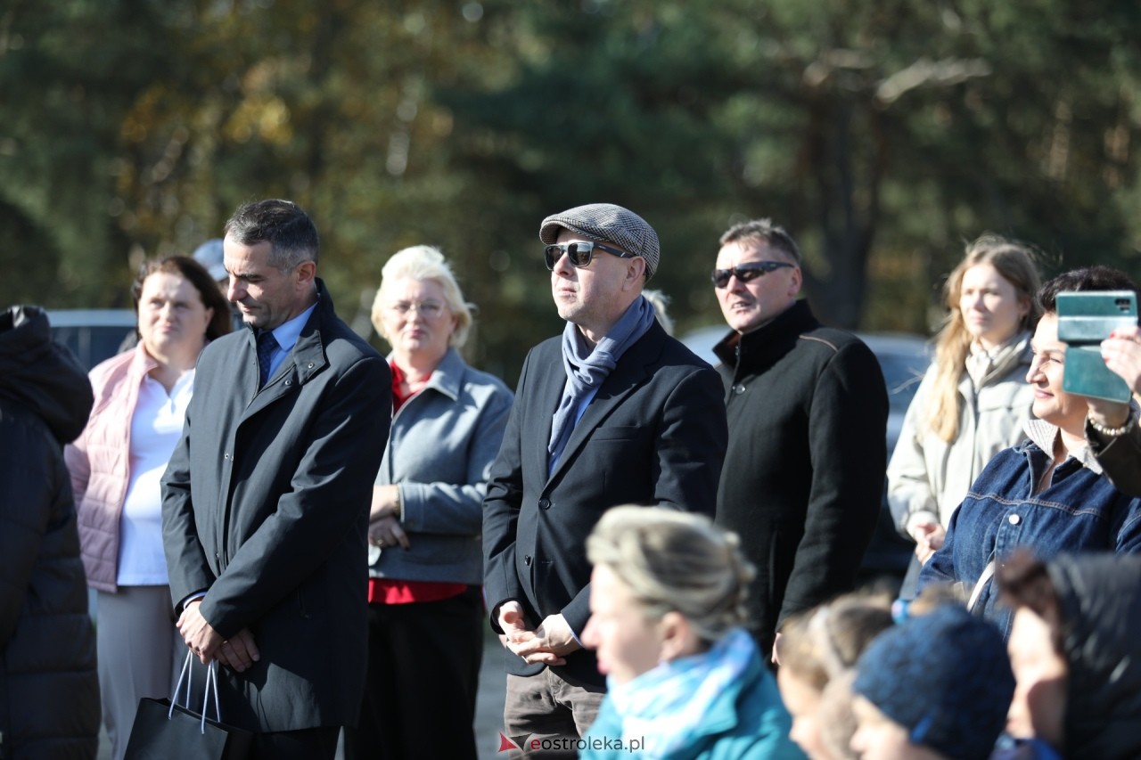 Prezentacja kurpiowskiego witacza we wsi Żebry Wierzchlas [25.10.2026] - zdjęcie #23 - eOstroleka.pl