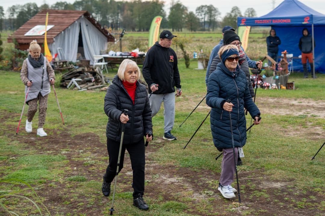 Rajd nordic walking w Obierwi [25.10.2026] - zdjęcie #7 - eOstroleka.pl