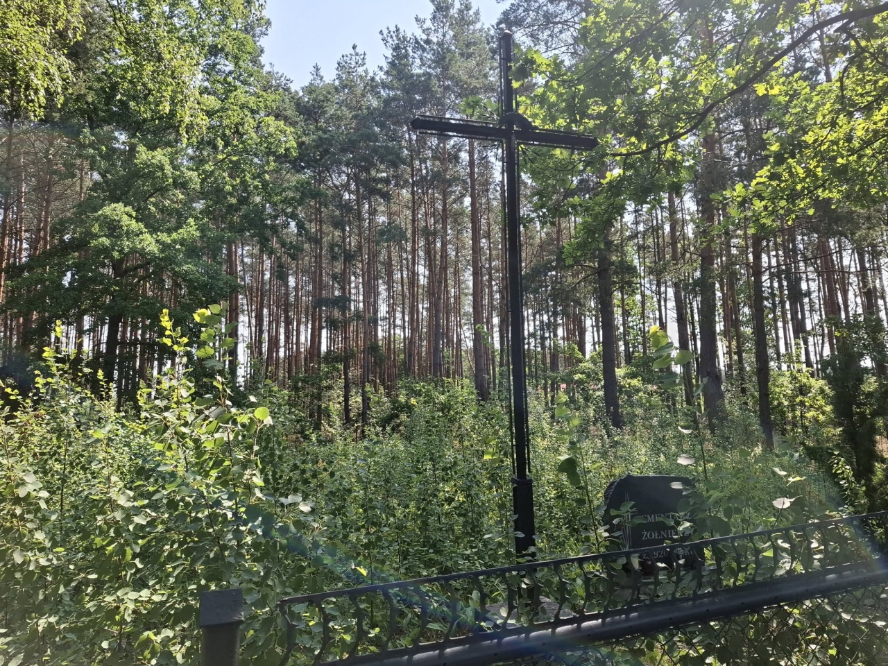 Porządkowe prace na cmentarzach wojennych w gminie Kadzidło [26.10.2026] - zdjęcie #9 - eOstroleka.pl