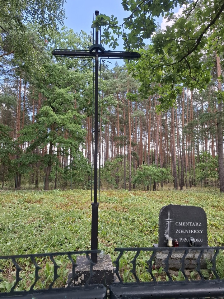 Porządkowe prace na cmentarzach wojennych w gminie Kadzidło [26.10.2026] - zdjęcie #2 - eOstroleka.pl