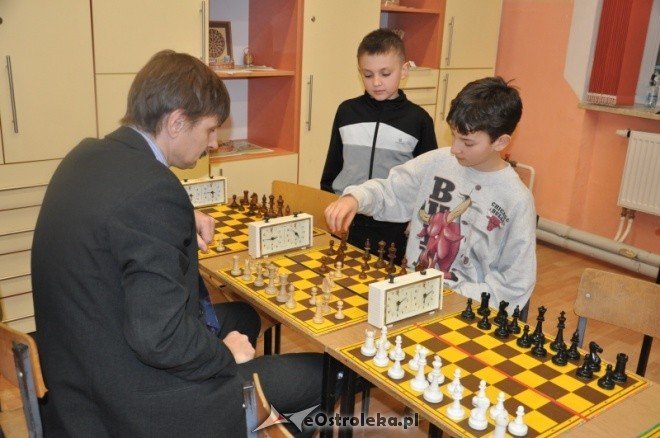 Turniej szachowy o puchar Przewodniczącego Rady Miasta [13.I.2012] - zdjęcie #1 - eOstroleka.pl