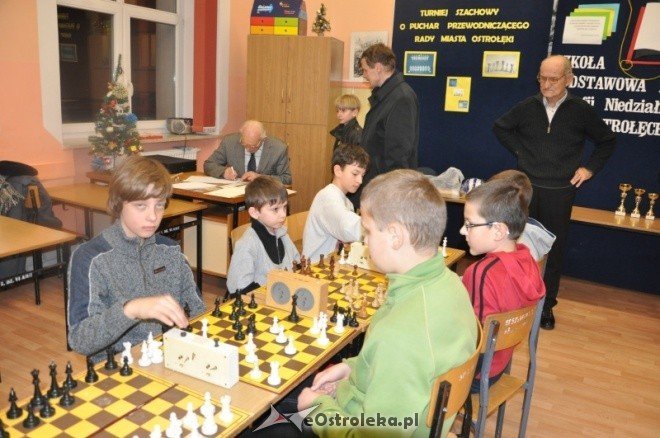 Turniej szachowy o puchar Przewodniczącego Rady Miasta [13.I.2012] - zdjęcie #17 - eOstroleka.pl