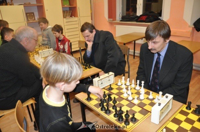 Turniej szachowy o puchar Przewodniczącego Rady Miasta [13.I.2012] - zdjęcie #25 - eOstroleka.pl