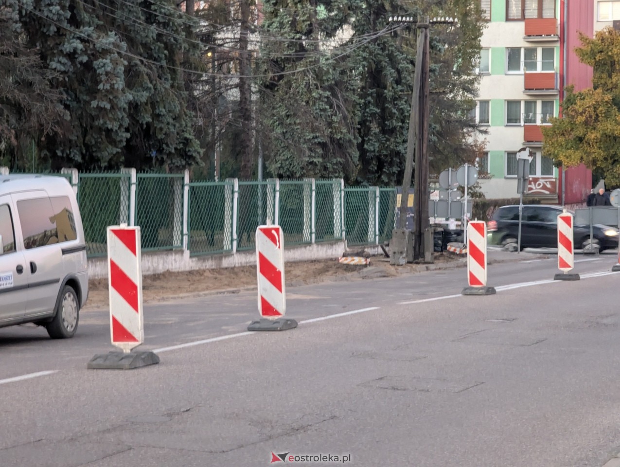 Remont chodnika przy ZSZ 1 w Ostrołęce [27.10.2026] - zdjęcie #4 - eOstroleka.pl