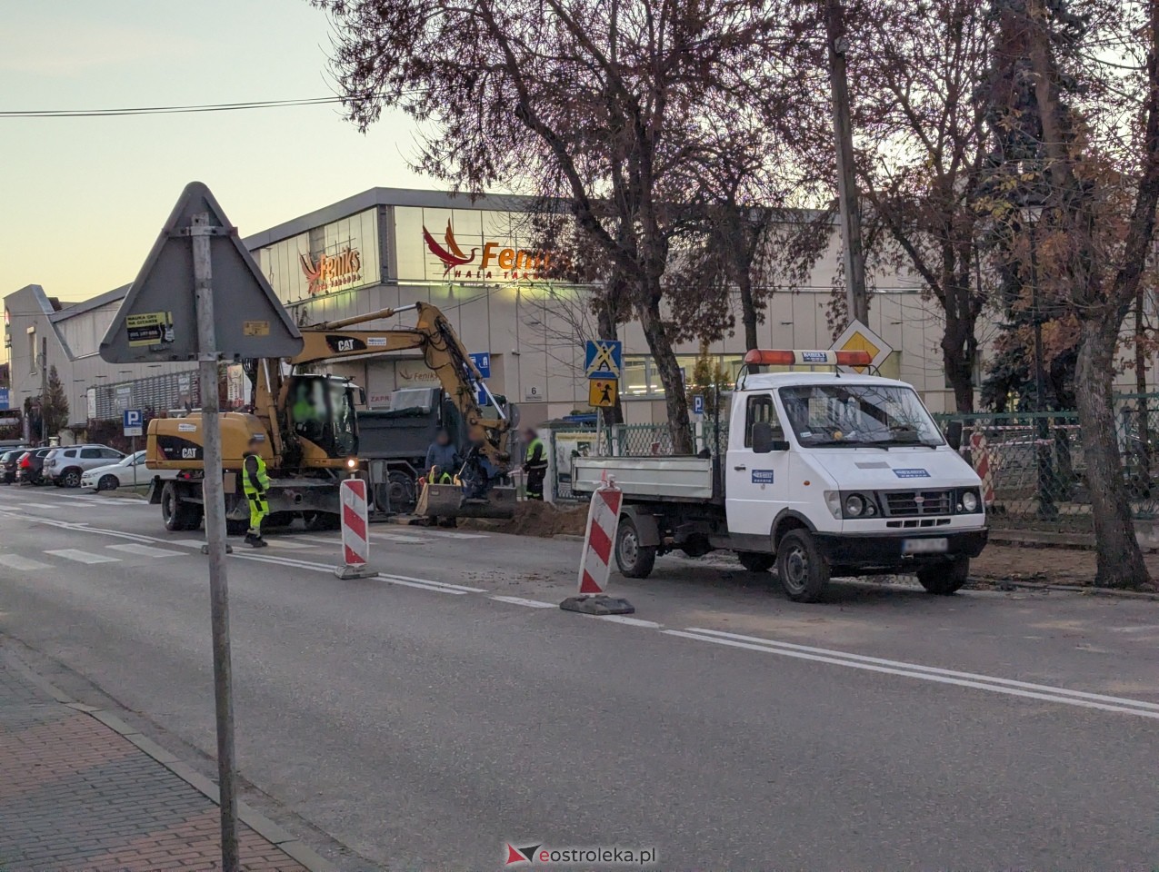 Remont chodnika przy ZSZ 1 w Ostrołęce [27.10.2026] - zdjęcie #3 - eOstroleka.pl