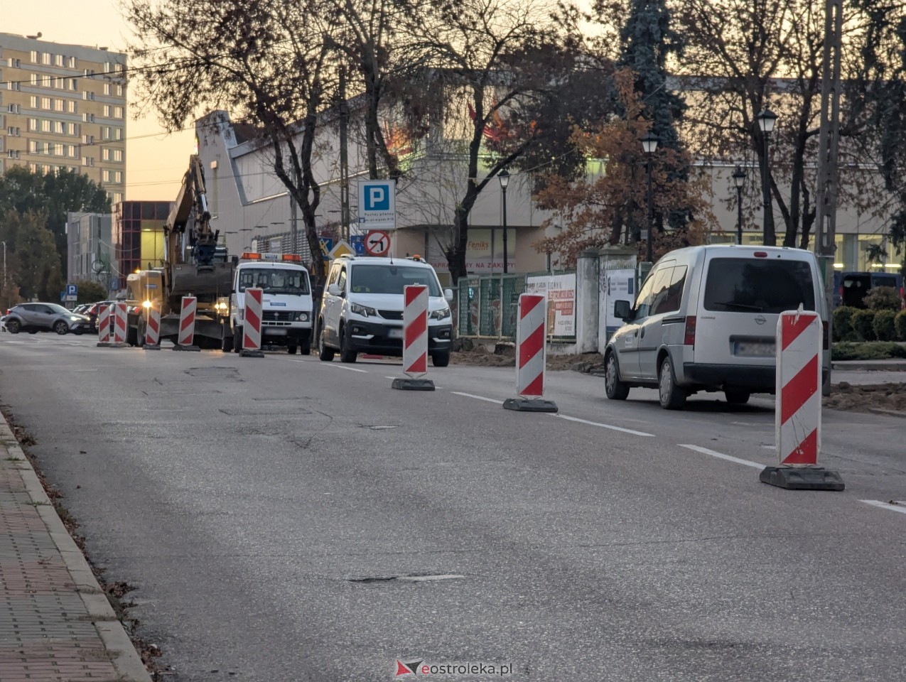 Remont chodnika przy ZSZ 1 w Ostrołęce [27.10.2026] - zdjęcie #7 - eOstroleka.pl
