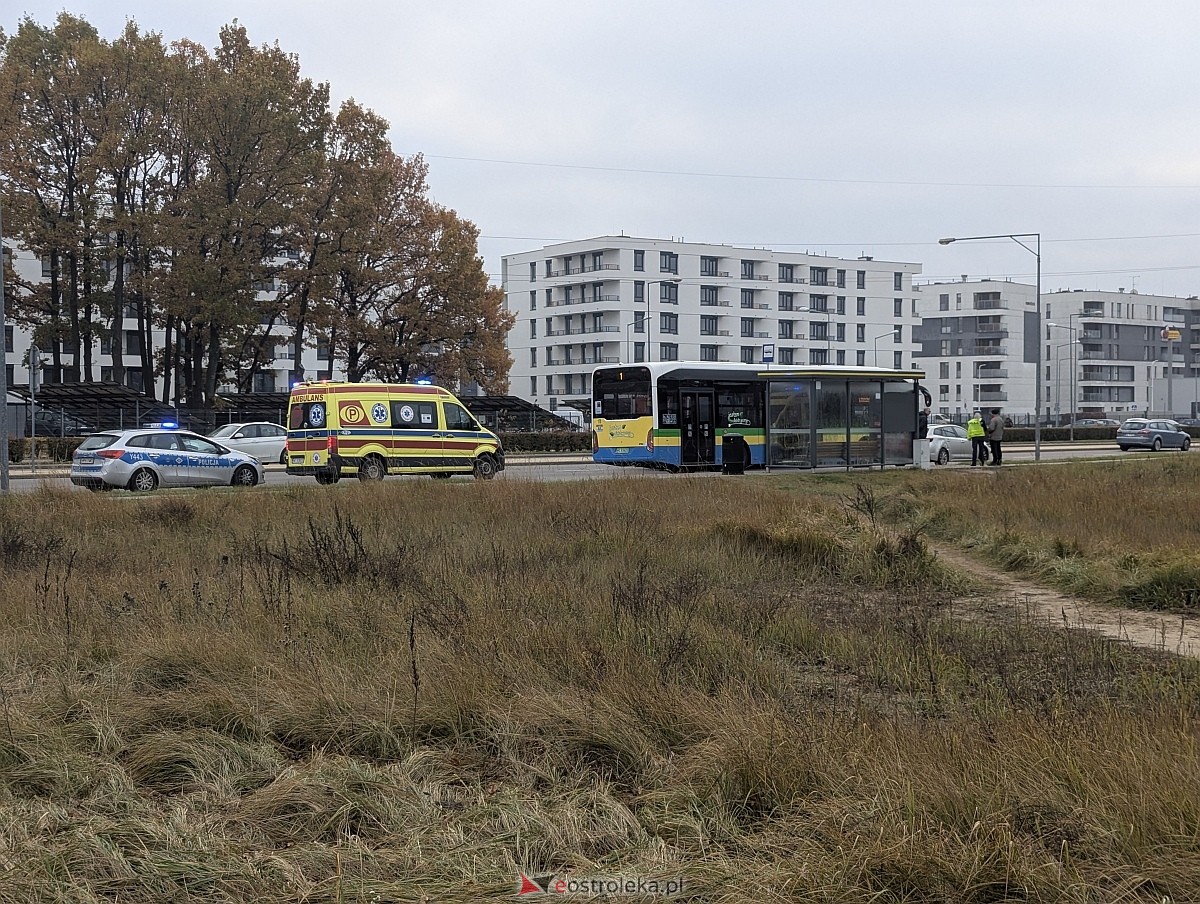 Kolizja z autobusem miejskim na osiedlu Centrum [28.10.2026] - zdjęcie #12 - eOstroleka.pl
