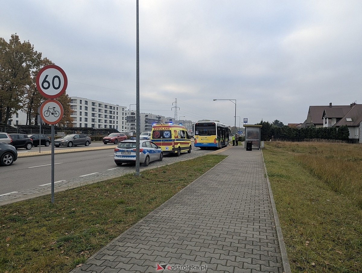 Kolizja z autobusem miejskim na osiedlu Centrum [28.10.2026] - zdjęcie #11 - eOstroleka.pl