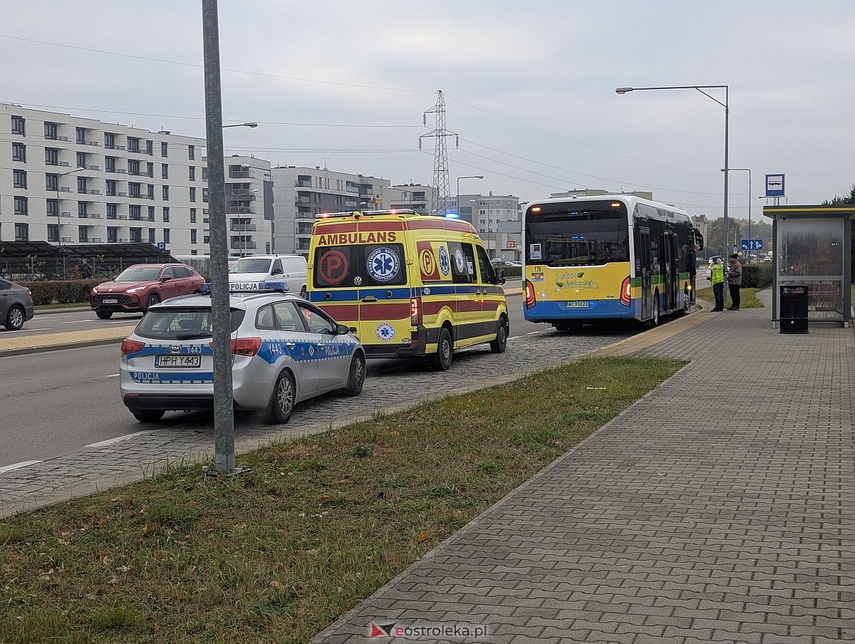 Kolizja z autobusem miejskim na osiedlu Centrum [28.10.2026] - zdjęcie #10 - eOstroleka.pl