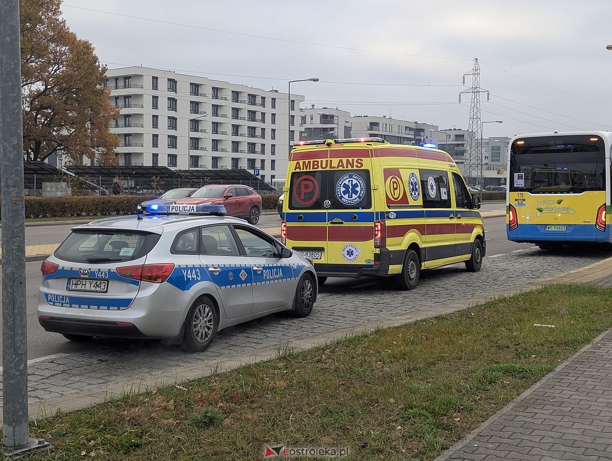 Kolizja z autobusem miejskim na osiedlu Centrum [28.10.2026] - zdjęcie #9 - eOstroleka.pl