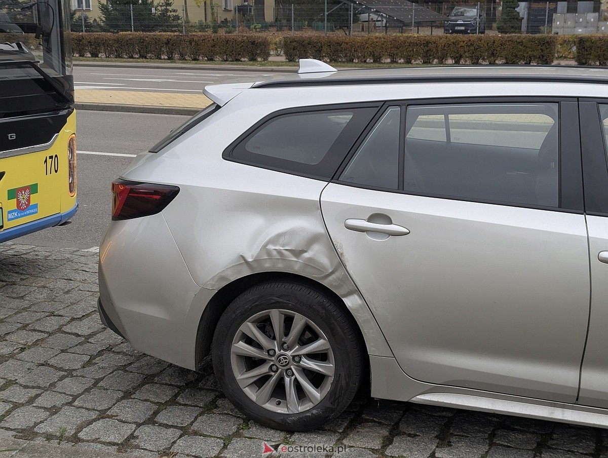 Kolizja z autobusem miejskim na osiedlu Centrum [28.10.2026] - zdjęcie #6 - eOstroleka.pl