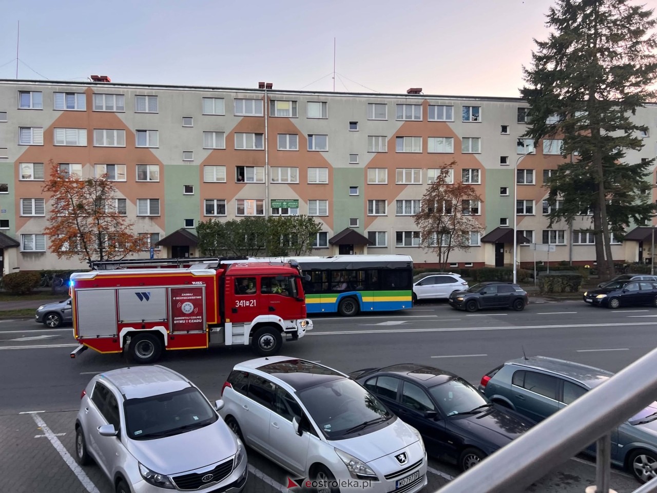 Akcja ratunkowa przy Goworowskiej w Ostrołęce [27.10.2026] - zdjęcie #2 - eOstroleka.pl