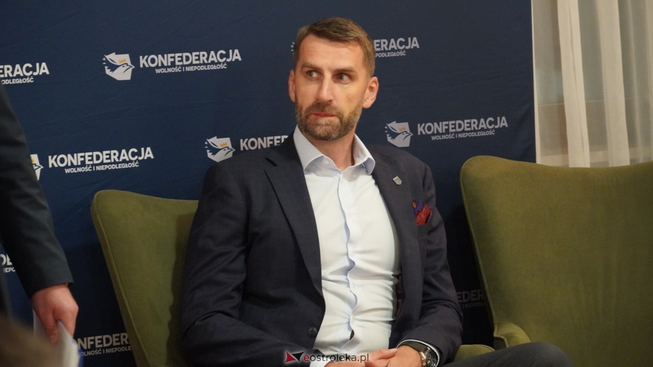 Spotkanie lokalnych struktur Konfederacji w Ostrołęce z Marcinem Możdżonkiem [28.10.2026] - zdjęcie #19 - eOstroleka.pl