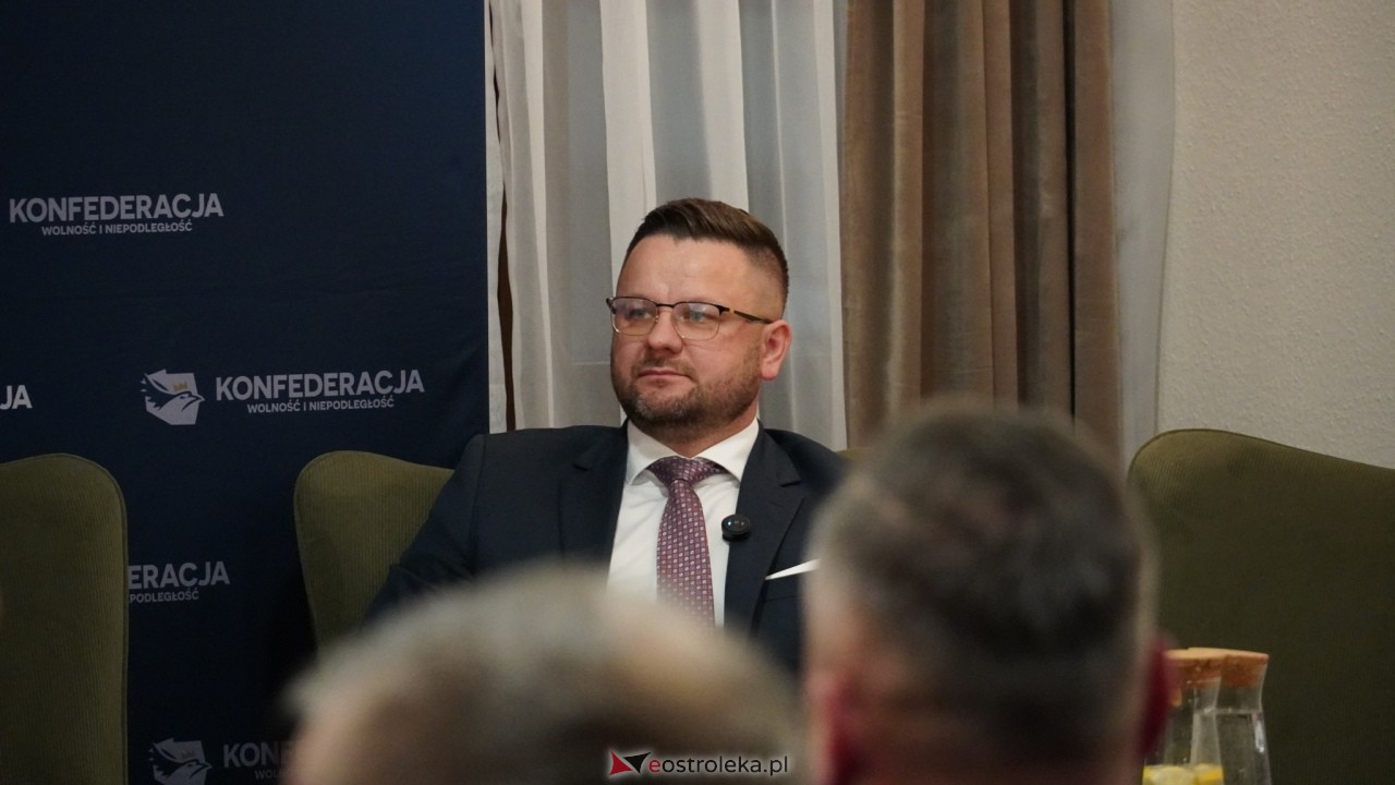 Spotkanie lokalnych struktur Konfederacji w Ostrołęce z Marcinem Możdżonkiem [28.10.2026] - zdjęcie #18 - eOstroleka.pl
