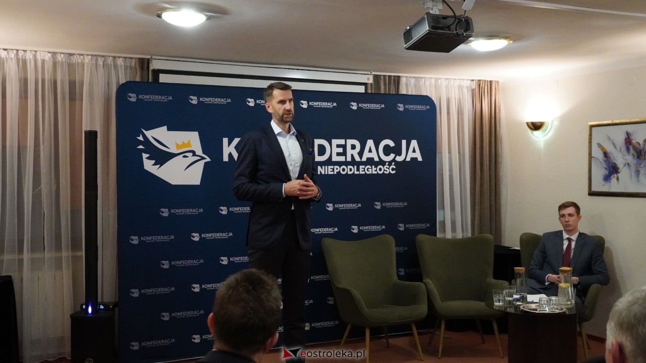 Spotkanie lokalnych struktur Konfederacji w Ostrołęce z Marcinem Możdżonkiem [28.10.2026] - zdjęcie #17 - eOstroleka.pl
